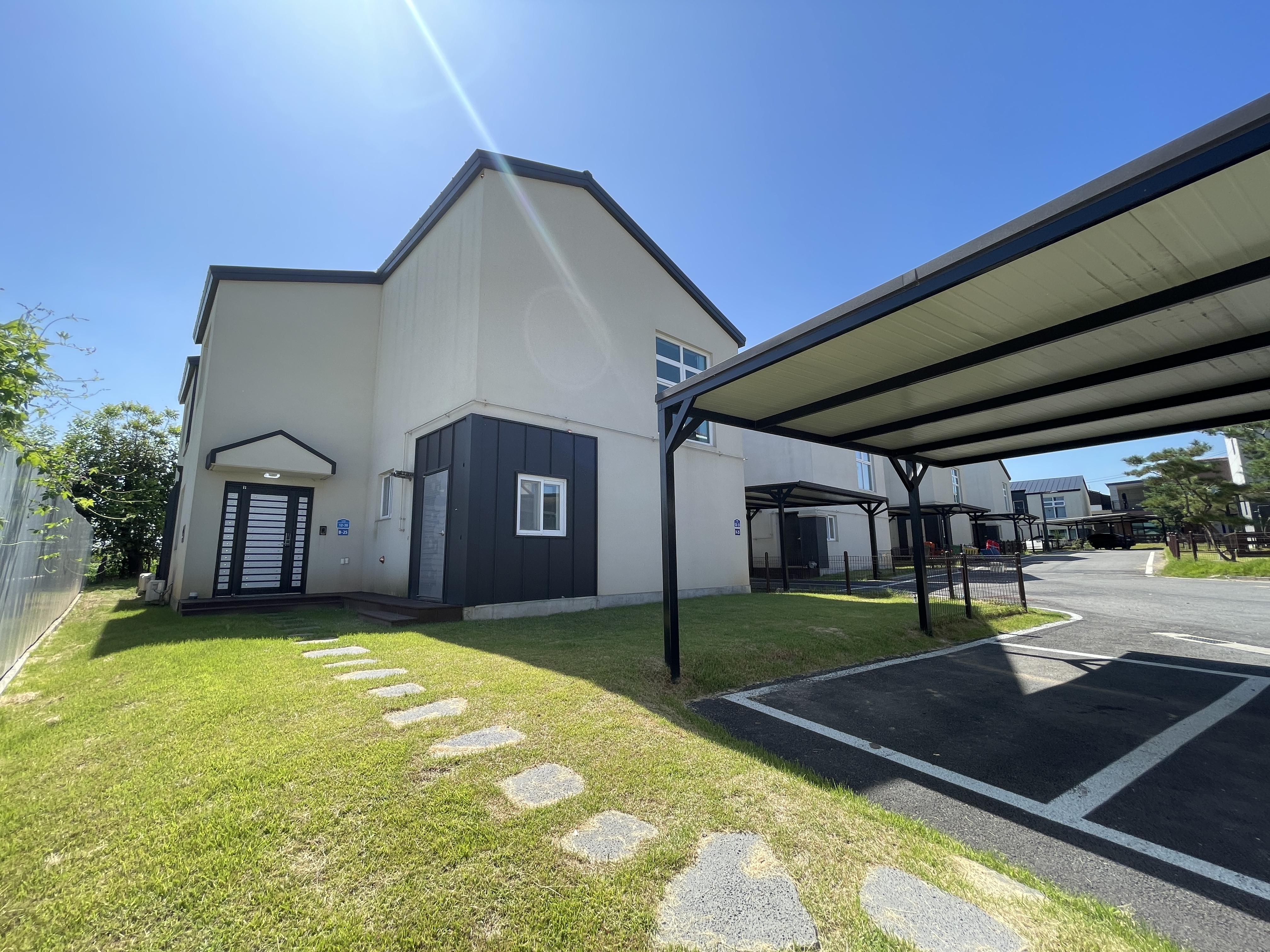 π‘ Spacious Single Family Home with Yard & Private Balcony