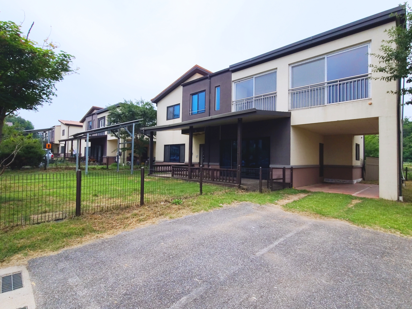 π‘ Spacious Single Family Home with Solar Panels & Front Yard